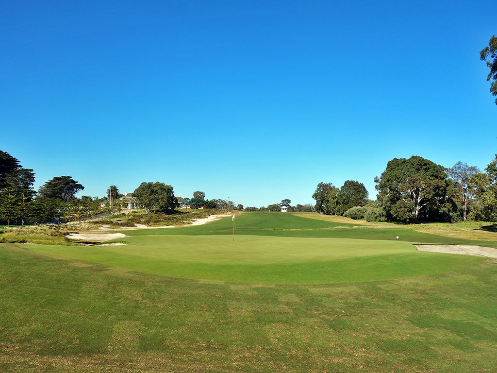 1st Hole at Victoria Golf Club (255 Yard Par 4)